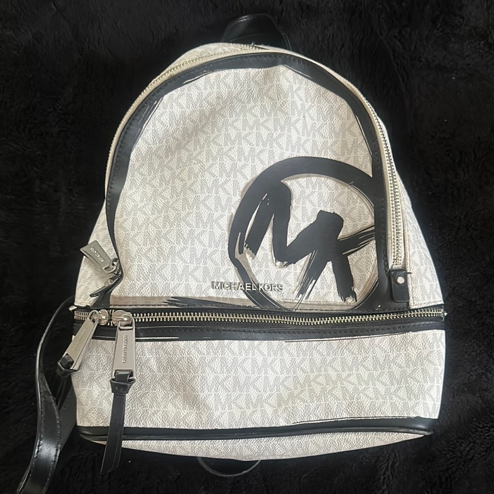 Michael Kors White and Black Womans Backpack - Picture 1 of 1